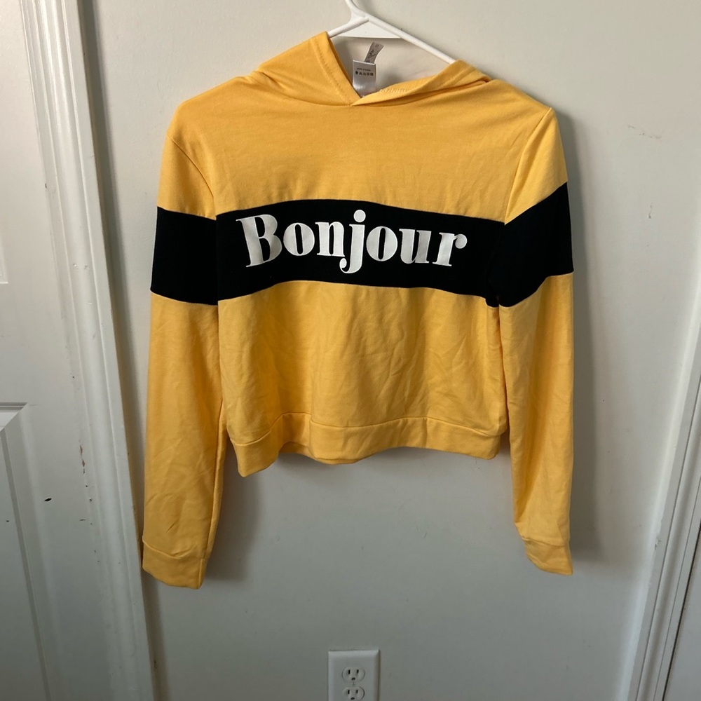 Yellowcopped sweatshirt that says Bonjour